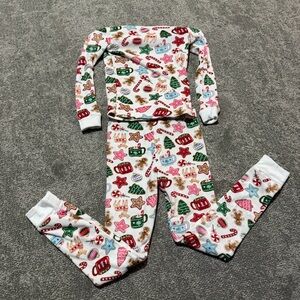 Holiday Time kids size 6 super soft pajama set with Christmas theme‎ throughout